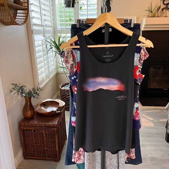 Coachella Tank Top Womens Size Small Gray Indio CA 2018 Lineup Rainbow Sunset - Picture 14 of 14